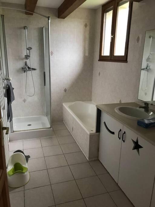 La Fermette Aux Lamas Savigny-Lévescault Exteriör bild